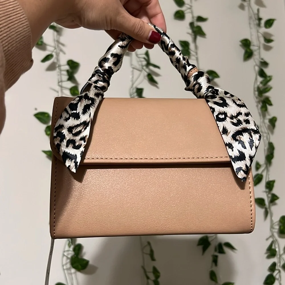 Mini Crossbody 🌺 - Picture 3 of 6